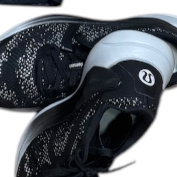 Lululemon Blissfeel 2 Women's Running Shoe *Winter Size 9 Black Silver Drop - Picture 11 of 11